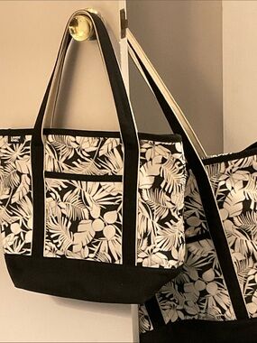 Lands' End Black and White Leaf-Print Canvas Tote- Medium Sz